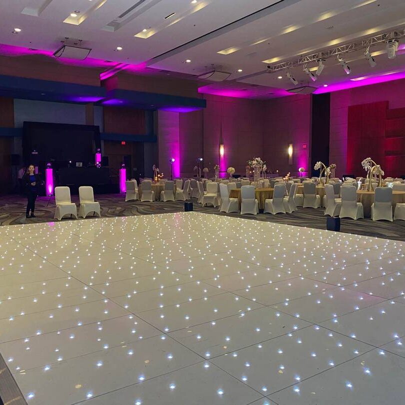 20x20 dancefloor with pink uplights